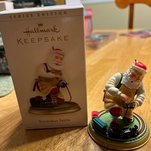 HALLMARK KEEPSAKE ORNAMENT